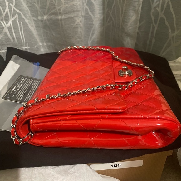 Red patent Chanel classic flap clutch with chain - Picture 14 of 16